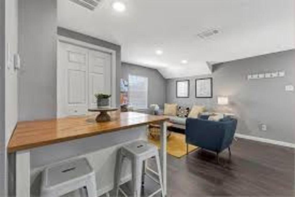 Super Cozy 2 Bedroom With Fast Wifi And Queen Bed Close To Downtown Houston!! Exterior photo